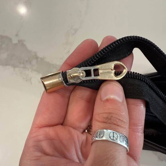 Danbaoly NWOT Black Faux Leather Purse/Handbag Gold Accents Zipper Closure - Picture 7 of 10